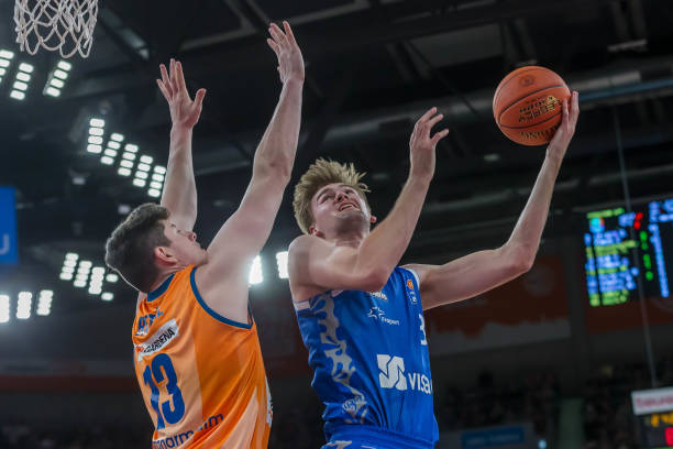 而库里的持 而库里的持